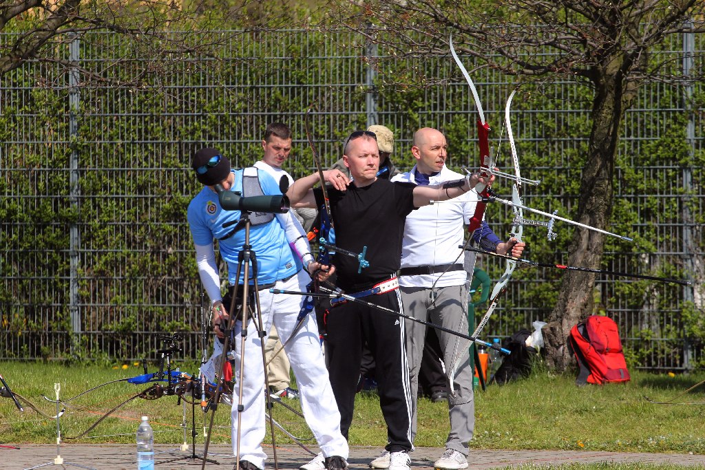 Ponad stu łuczników rywalizuje w turnieju łuczniczym