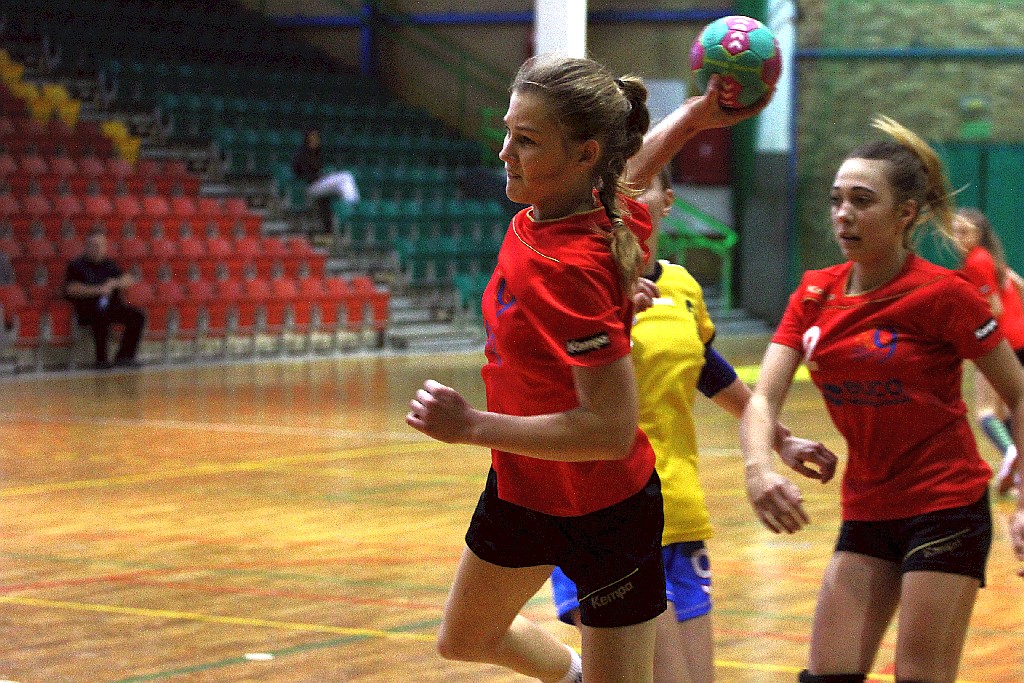 Młodziczki Dziewiątki Legnica lepsze od Piotrcovii Piotrków