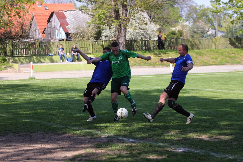 KS Legnickie Pole rozgromiło Relaks Szklary Górne 5:0