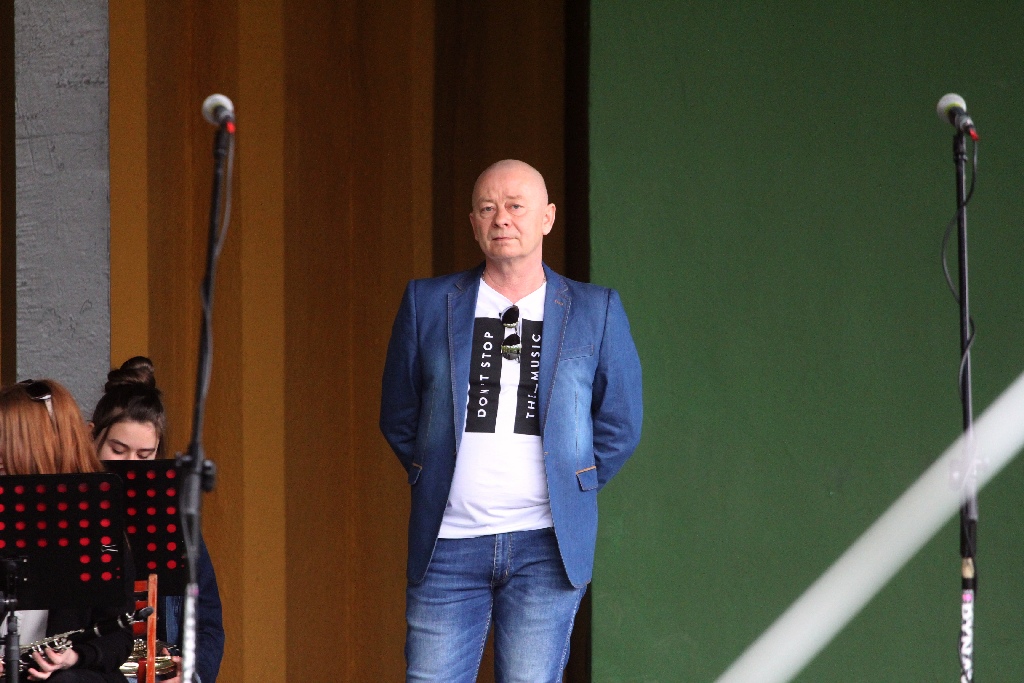 Legnicka Majówka. W muszli koncertowej śpiewano i tańczono