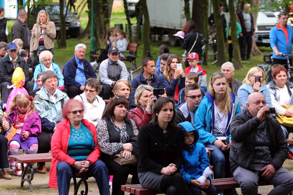 Legnicka Majówka. W muszli koncertowej śpiewano i tańczono