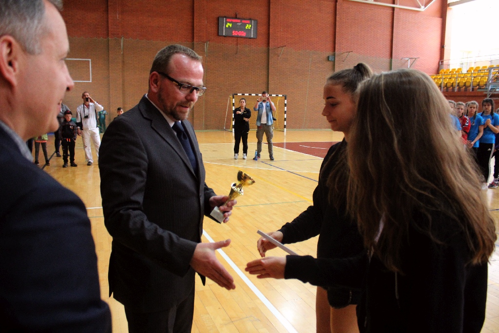 Sukces młodych szczypiornistek UKS Dziewiątka Legnica