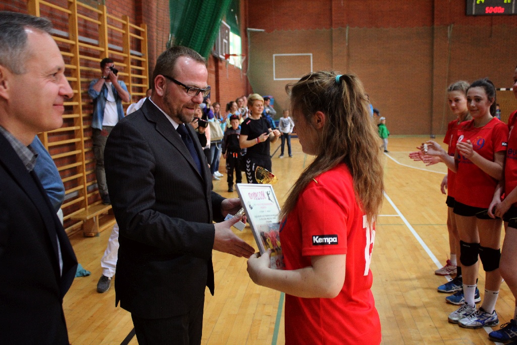 Sukces młodych szczypiornistek UKS Dziewiątka Legnica