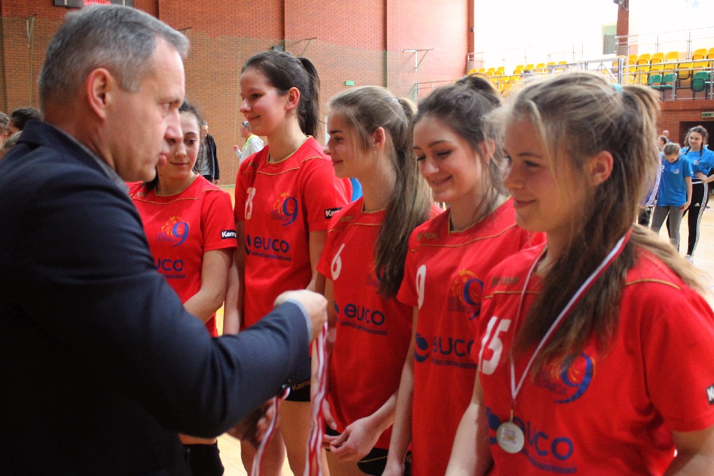Sukces młodych szczypiornistek UKS Dziewiątka Legnica