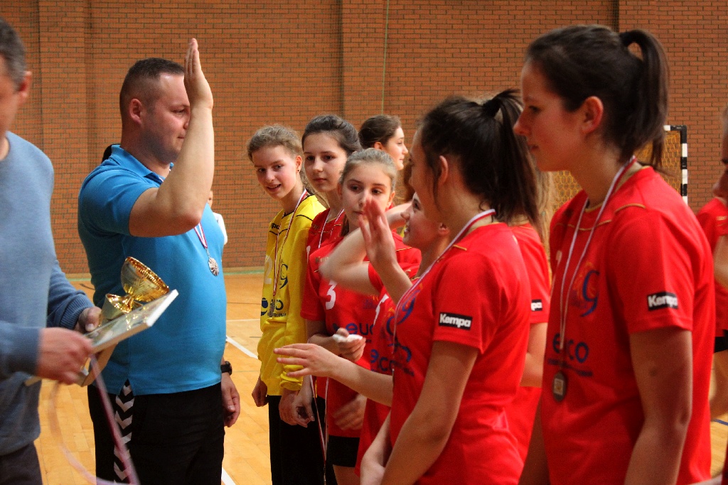 Sukces młodych szczypiornistek UKS Dziewiątka Legnica