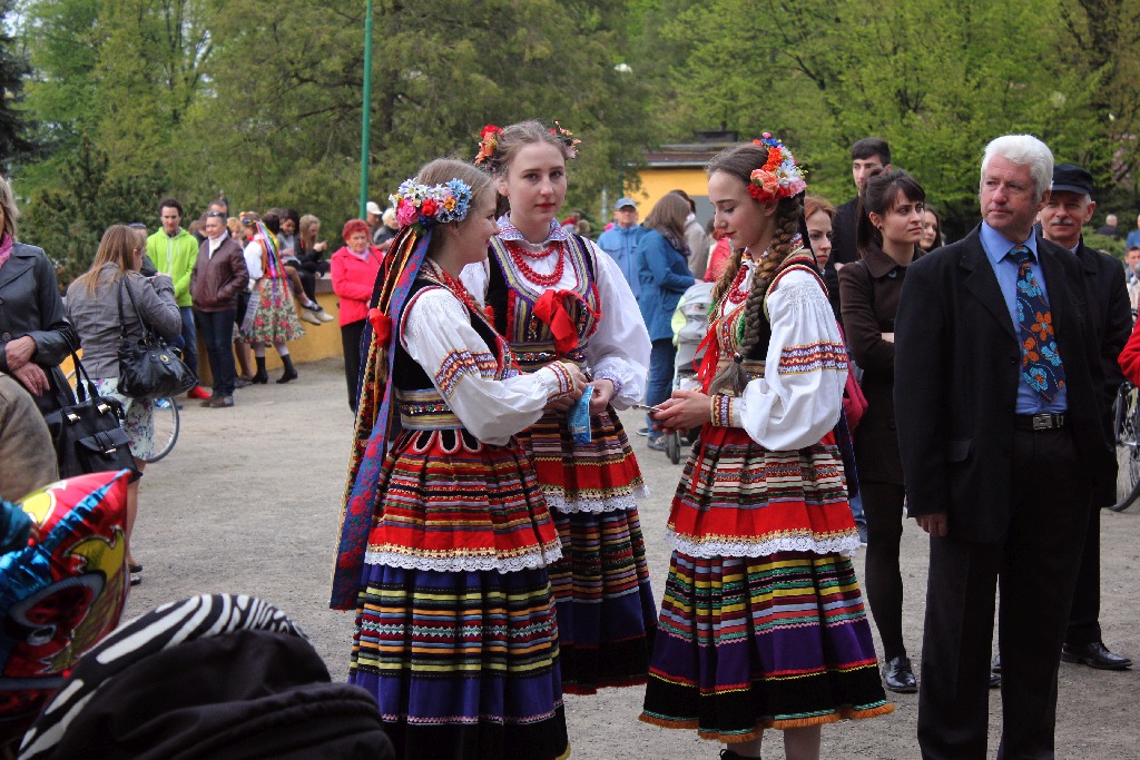 Legnicka Majówka. W muszli koncertowej śpiewano i tańczono