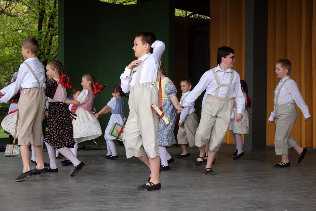 Legnicka Majówka. W muszli koncertowej śpiewano i tańczono