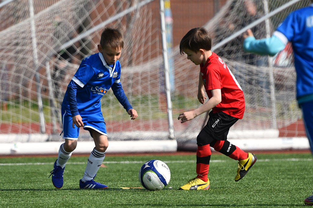 Sport i zabawa w IV edycji turnieju piłkarskiego ŻAK-CUP