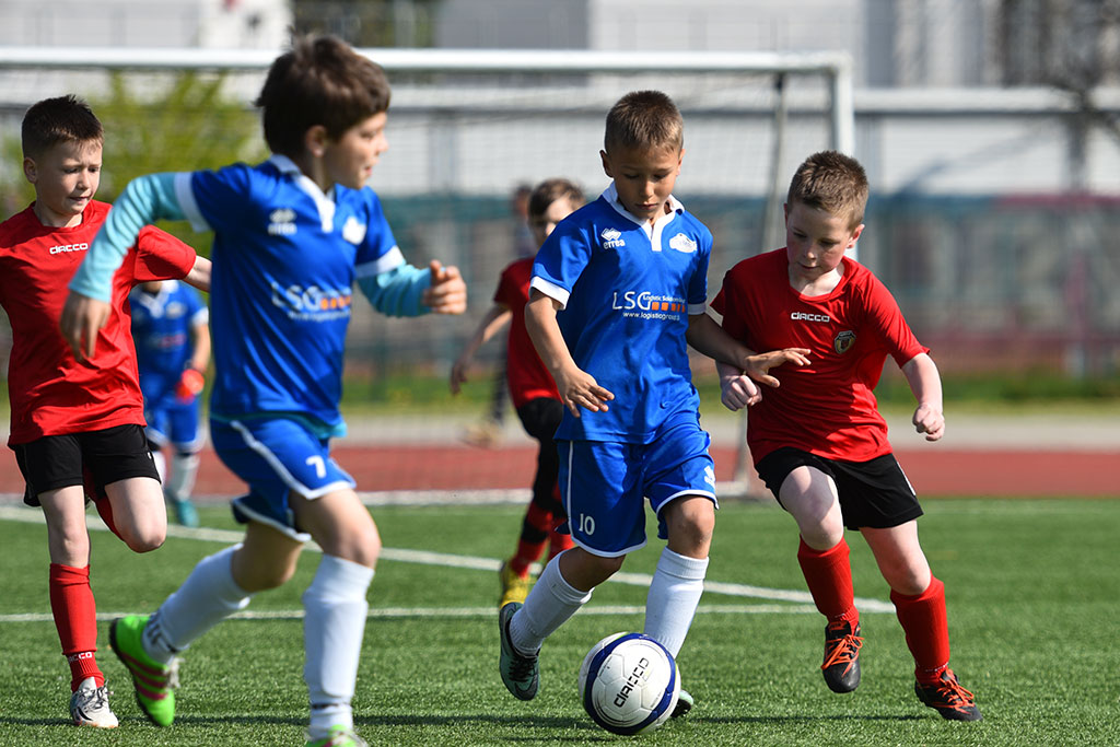 Sport i zabawa w IV edycji turnieju piłkarskiego ŻAK-CUP