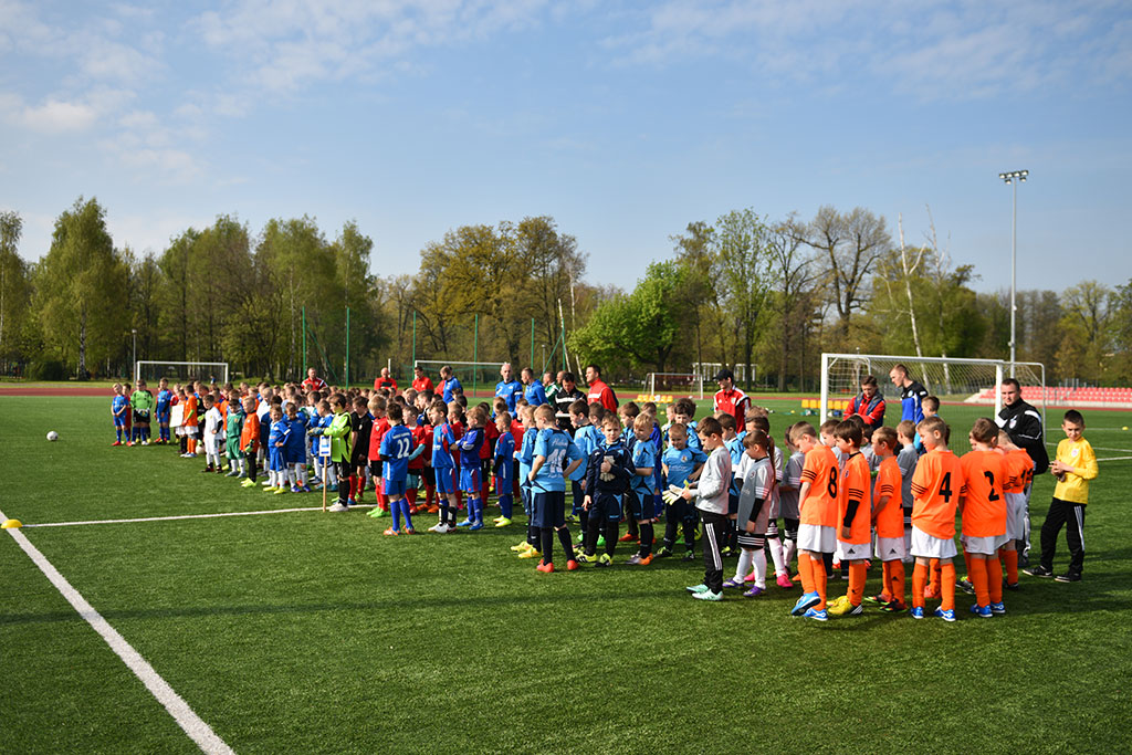 Sport i zabawa w IV edycji turnieju piłkarskiego ŻAK-CUP