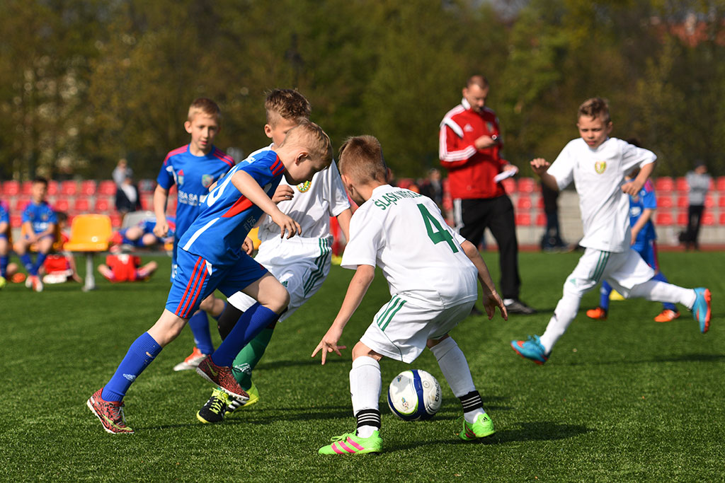 Sport i zabawa w IV edycji turnieju piłkarskiego ŻAK-CUP