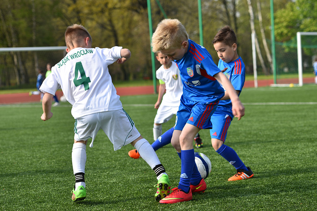 Sport i zabawa w IV edycji turnieju piłkarskiego ŻAK-CUP