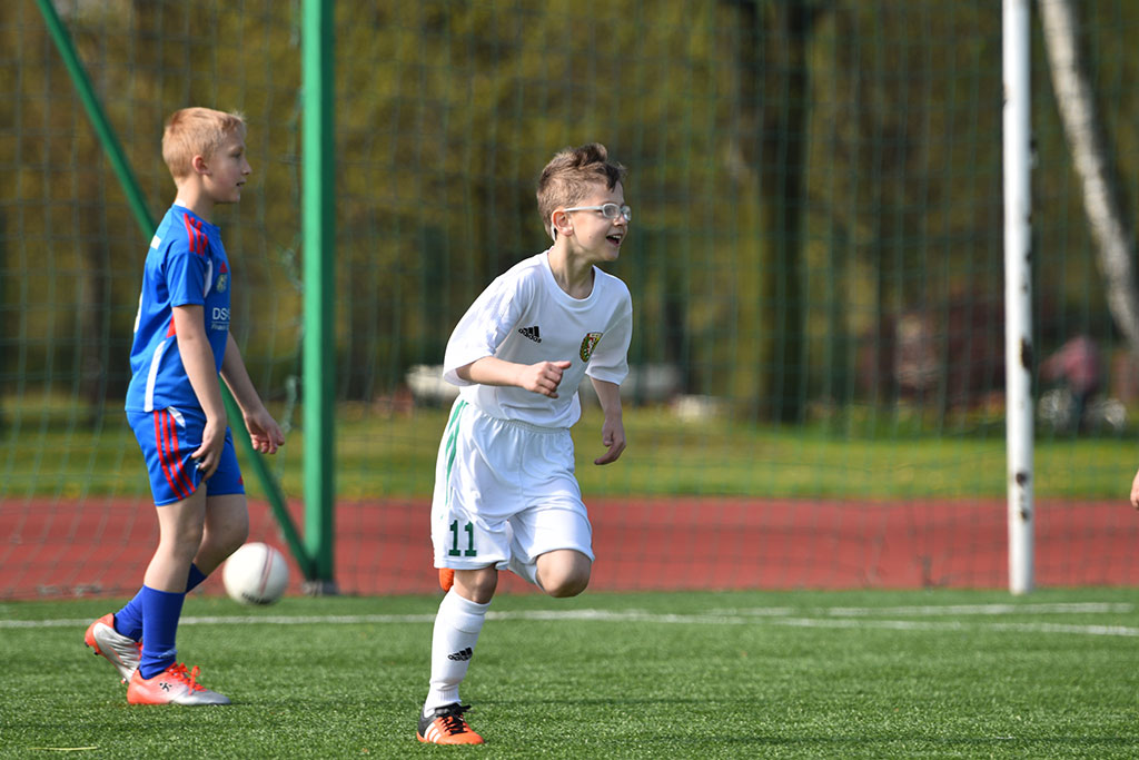 Sport i zabawa w IV edycji turnieju piłkarskiego ŻAK-CUP