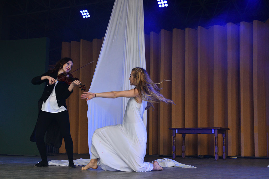 Młodzi adepci Teatru Avatar wystąpili w muszli koncertowej