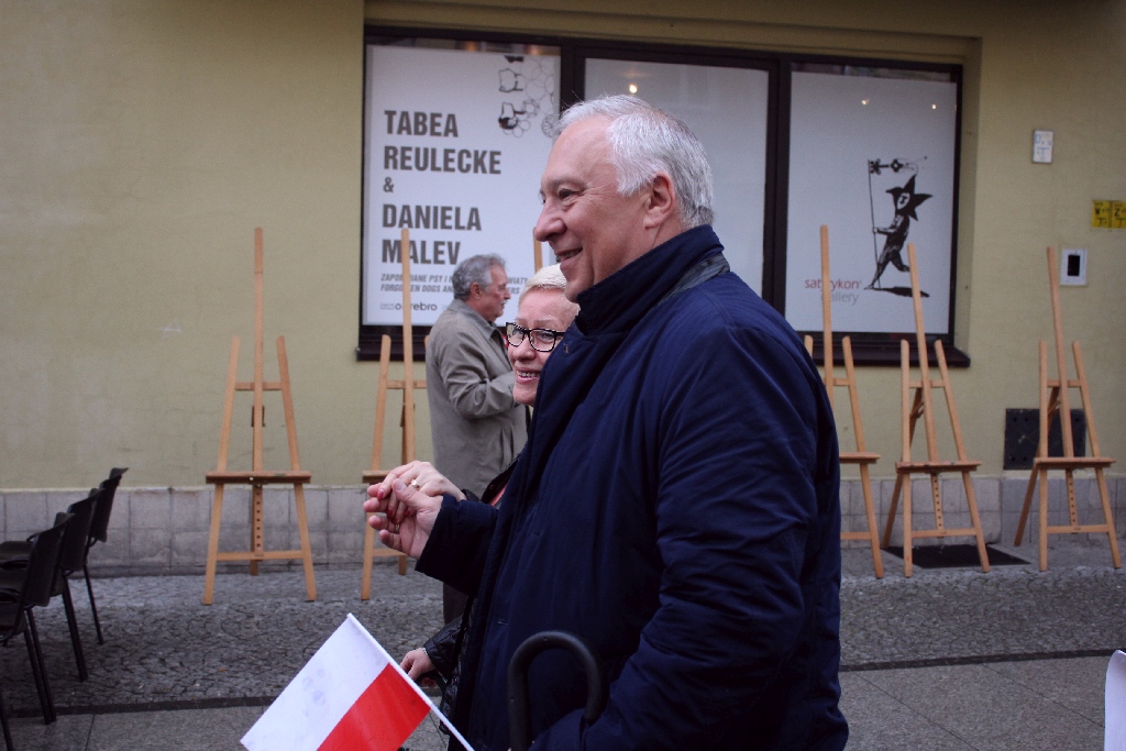 Legniczanie tańcząc poloneza w Rynku uczcili święto Konstytucji