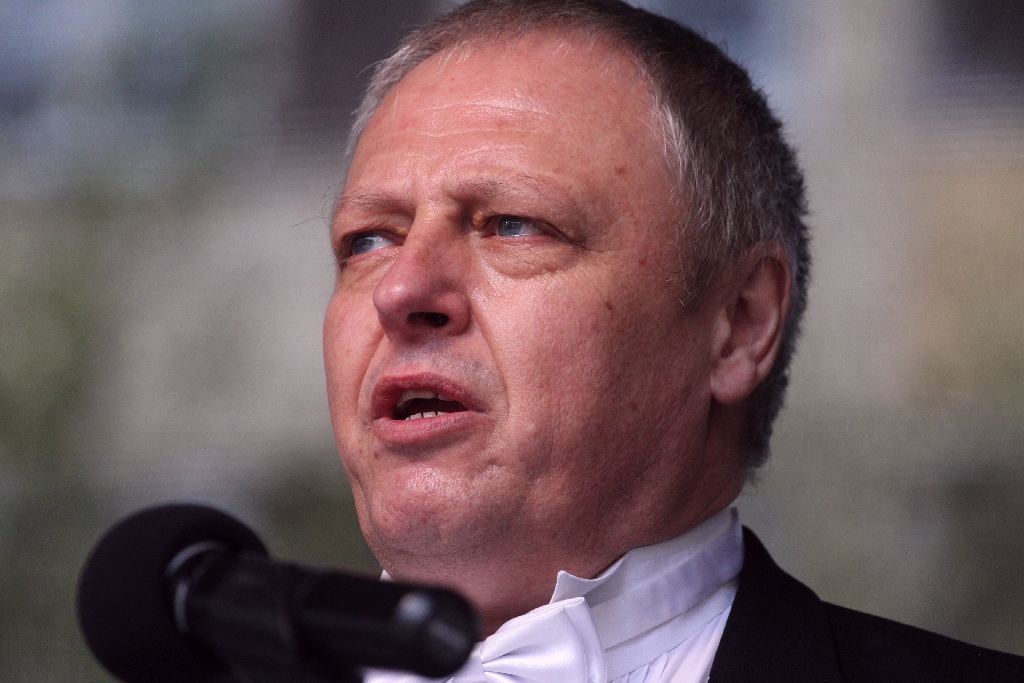 Legniczanie tańcząc poloneza w Rynku uczcili święto Konstytucji