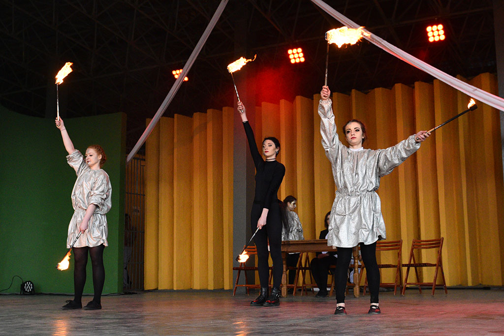 Młodzi adepci Teatru Avatar wystąpili w muszli koncertowej