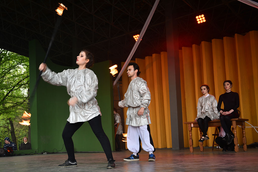 Młodzi adepci Teatru Avatar wystąpili w muszli koncertowej