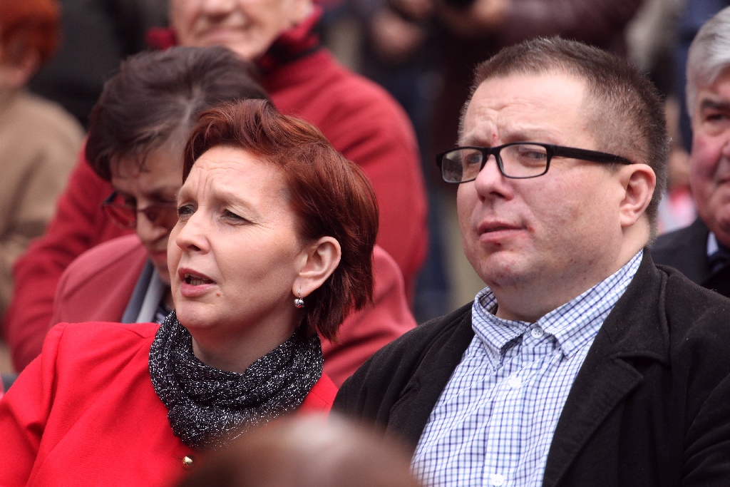 Legniczanie tańcząc poloneza w Rynku uczcili święto Konstytucji