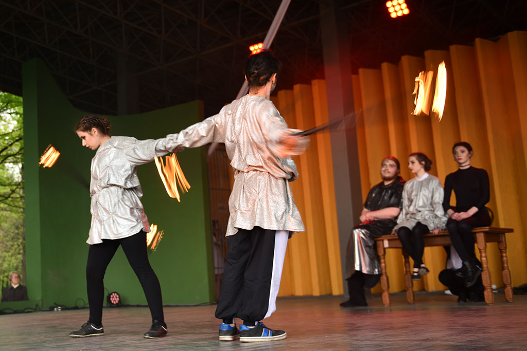 Młodzi adepci Teatru Avatar wystąpili w muszli koncertowej