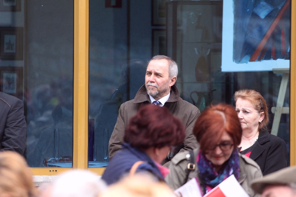 Legniczanie tańcząc poloneza w Rynku uczcili święto Konstytucji