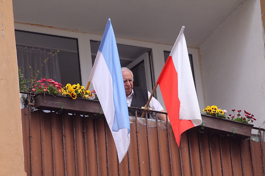 Legniczanie tańcząc poloneza w Rynku uczcili święto Konstytucji