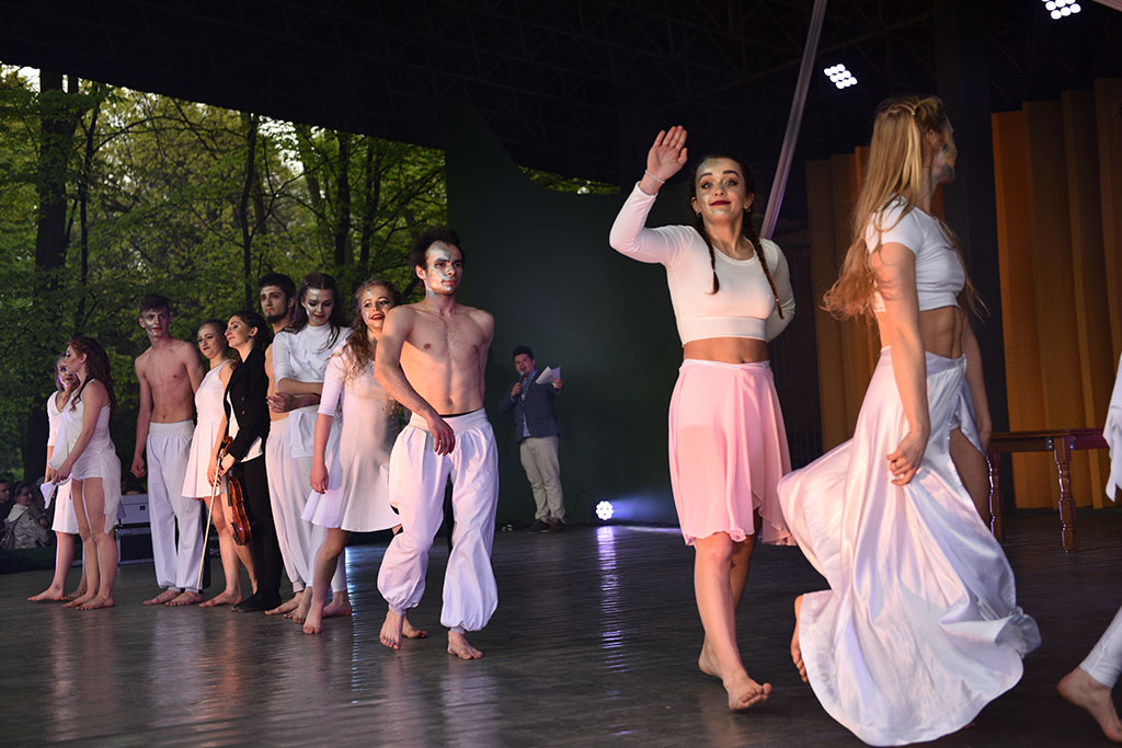 Młodzi adepci Teatru Avatar wystąpili w muszli koncertowej
