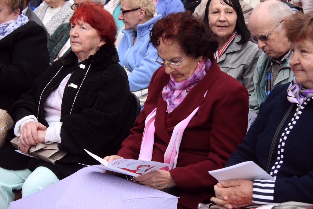 Legniczanie tańcząc poloneza w Rynku uczcili święto Konstytucji
