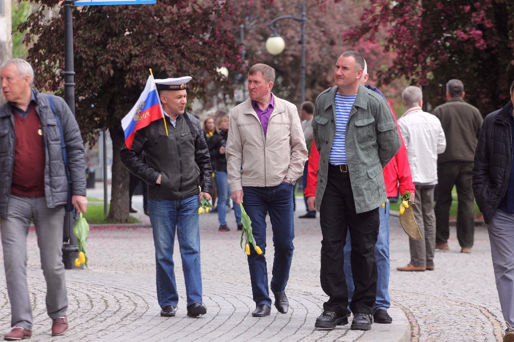 Kwiaty pod Pomnikiem Wdzięczności dla Armii Radzieckiej