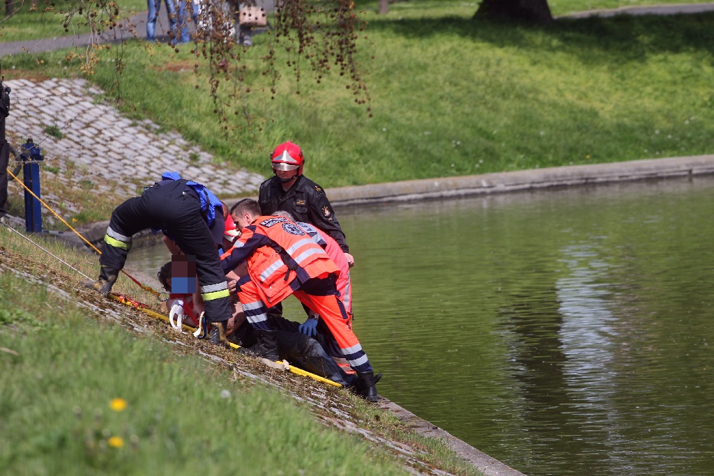 W Kozim Stawie tonął człowiek. Tragedia była blisko