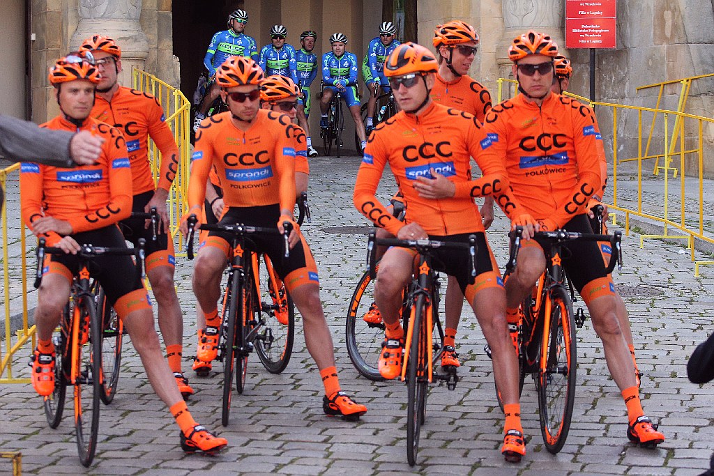 Kolarski peleton Grodów 2016 przemknął ulicami Legnicy