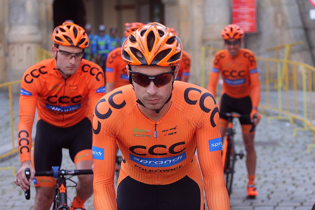 Kolarski peleton Grodów 2016 przemknął ulicami Legnicy