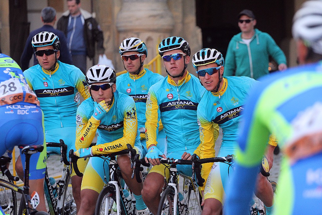 Kolarski peleton Grodów 2016 przemknął ulicami Legnicy
