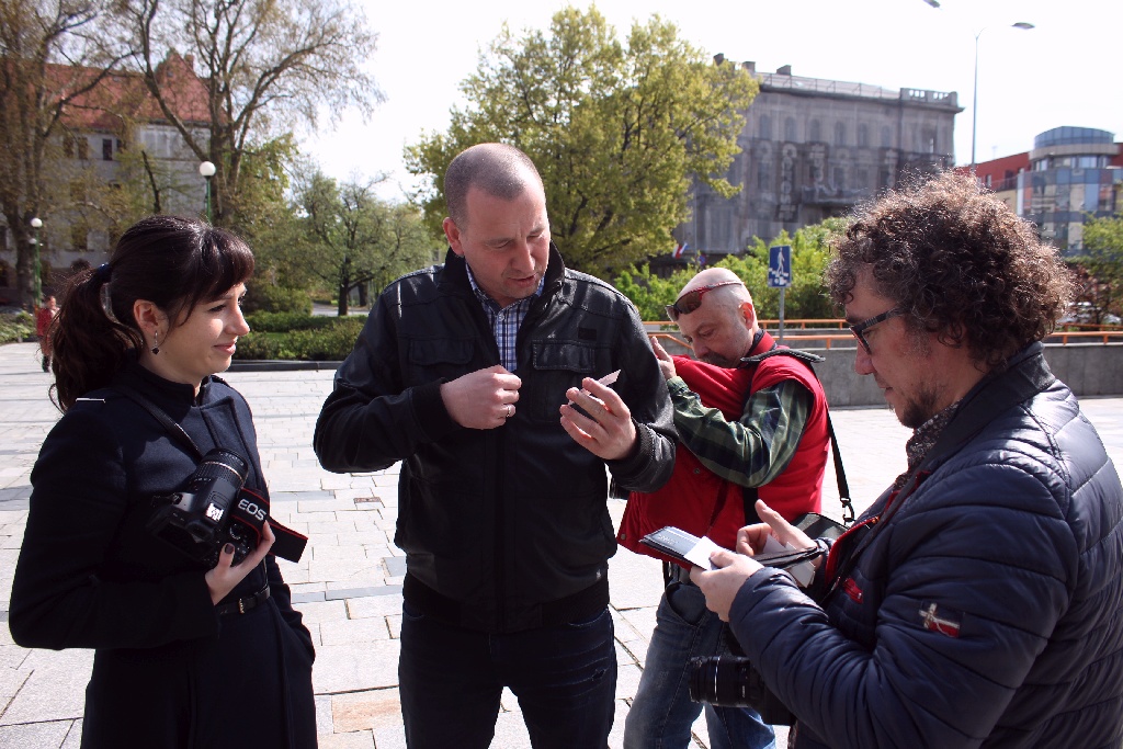 Kwiaty pod Pomnikiem Wdzięczności dla Armii Radzieckiej