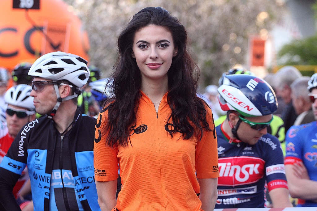 Kolarski peleton Grodów 2016 przemknął ulicami Legnicy