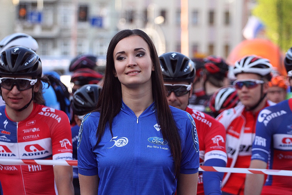Kolarski peleton Grodów 2016 przemknął ulicami Legnicy