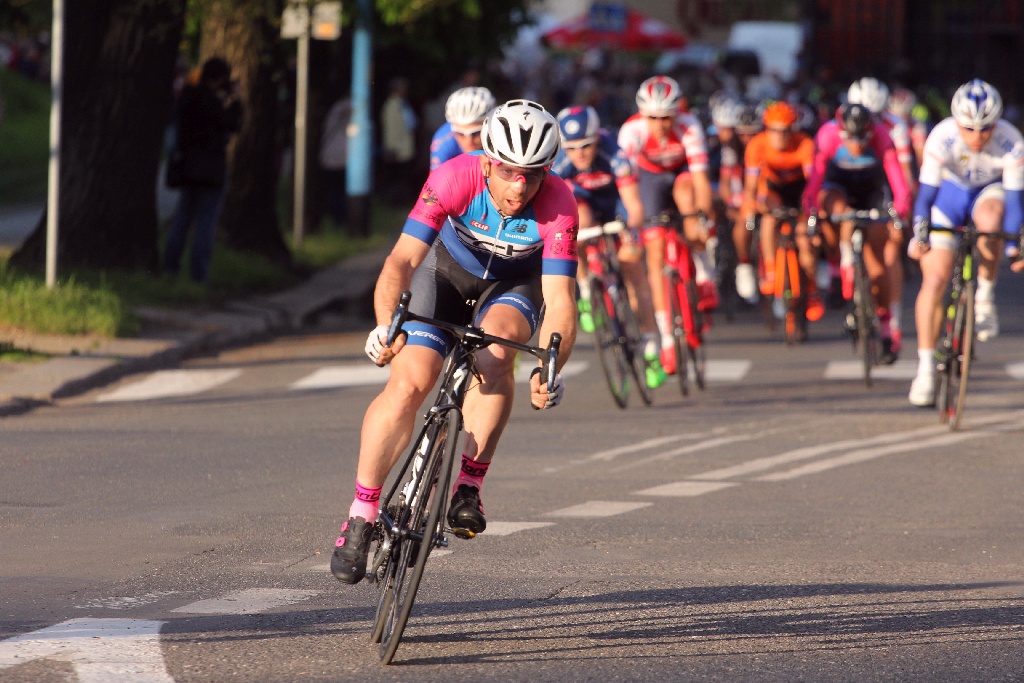 Kolarski peleton Grodów 2016 przemknął ulicami Legnicy