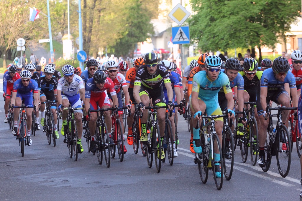 Kolarski peleton Grodów 2016 przemknął ulicami Legnicy