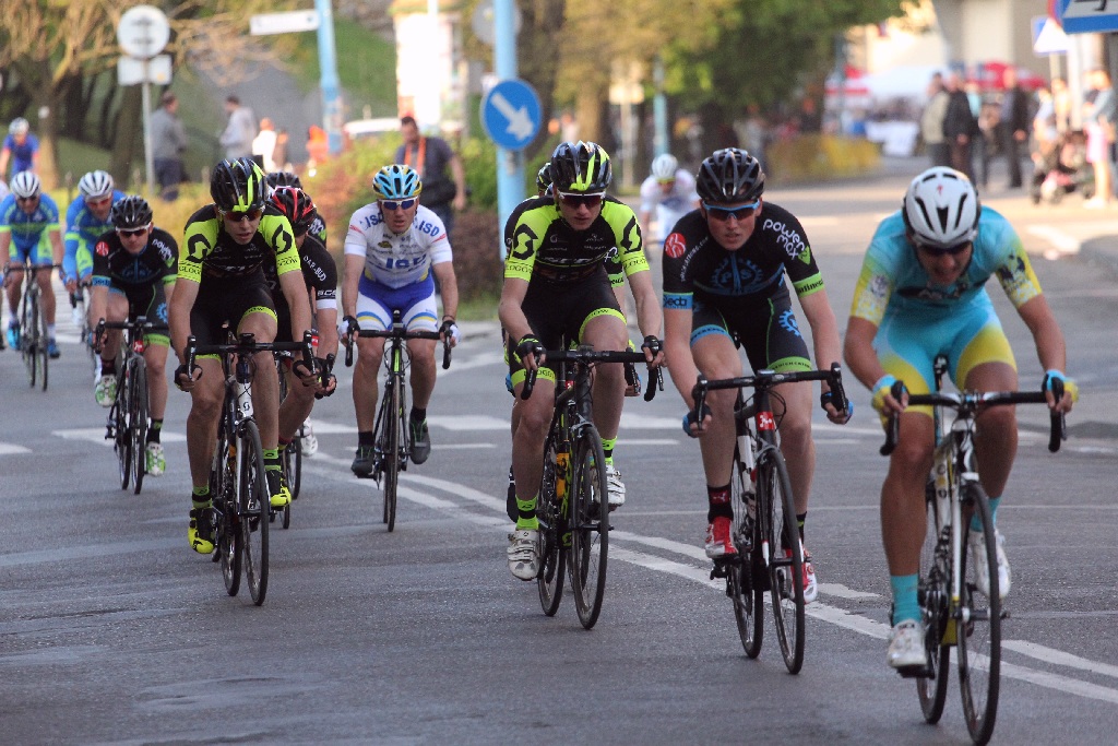 Kolarski peleton Grodów 2016 przemknął ulicami Legnicy