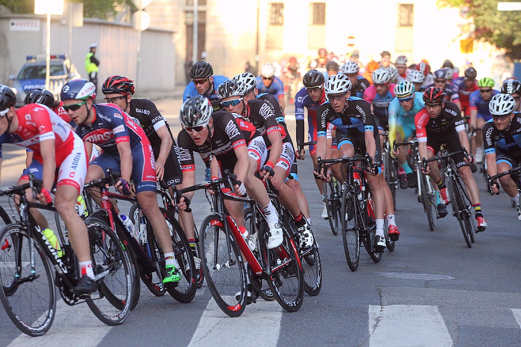 Kolarski peleton Grodów 2016 przemknął ulicami Legnicy