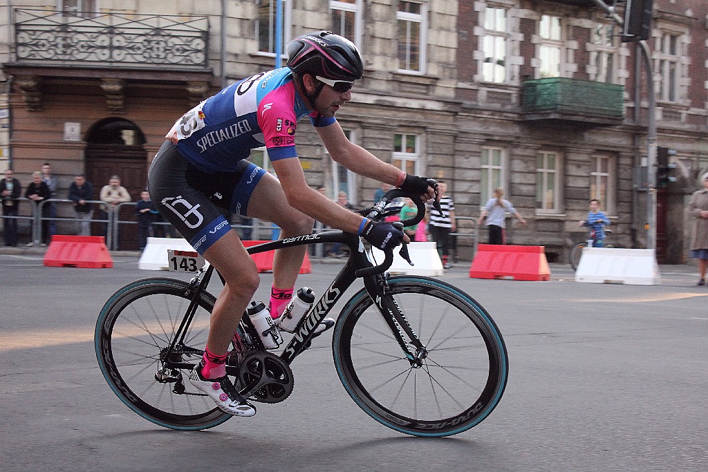 Kolarski peleton Grodów 2016 przemknął ulicami Legnicy