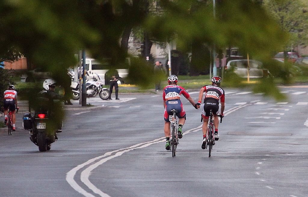 Kolarski peleton Grodów 2016 przemknął ulicami Legnicy