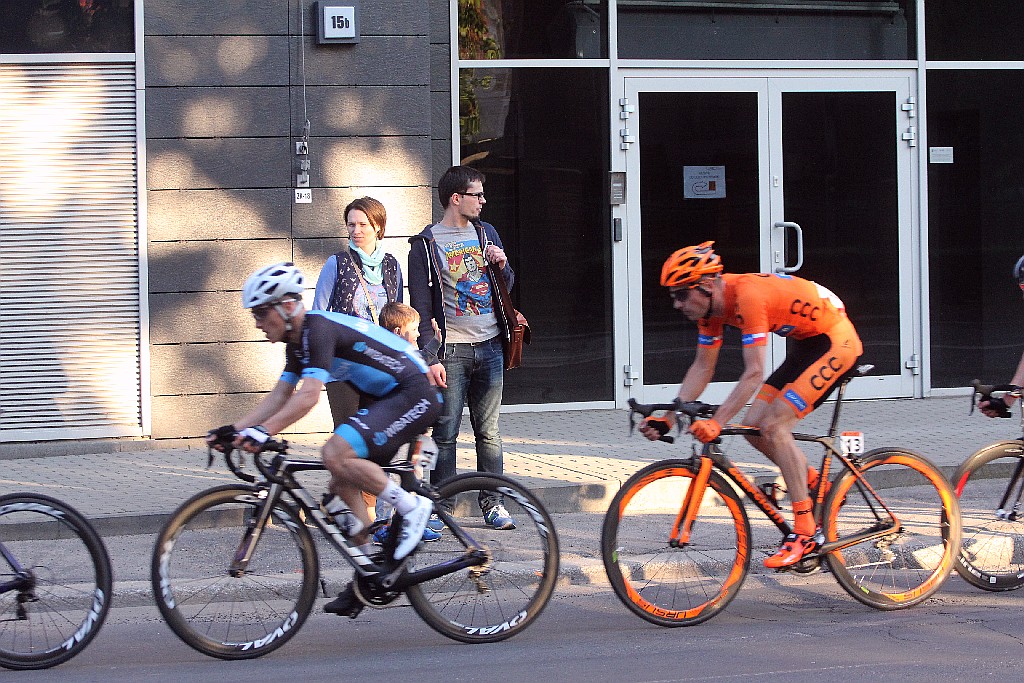 Kolarski peleton Grodów 2016 przemknął ulicami Legnicy