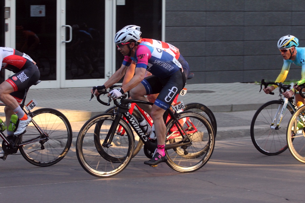 Kolarski peleton Grodów 2016 przemknął ulicami Legnicy