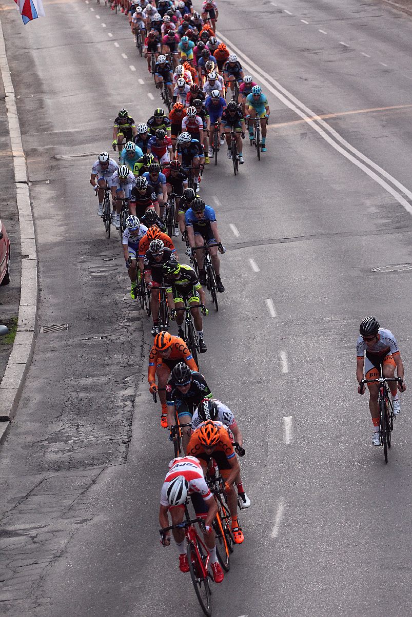 Kolarski peleton Grodów 2016 przemknął ulicami Legnicy