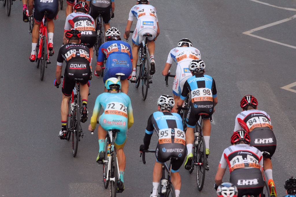 Kolarski peleton Grodów 2016 przemknął ulicami Legnicy