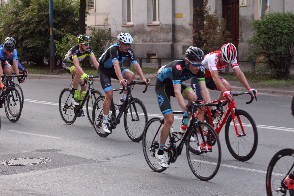 Kolarski peleton Grodów 2016 przemknął ulicami Legnicy