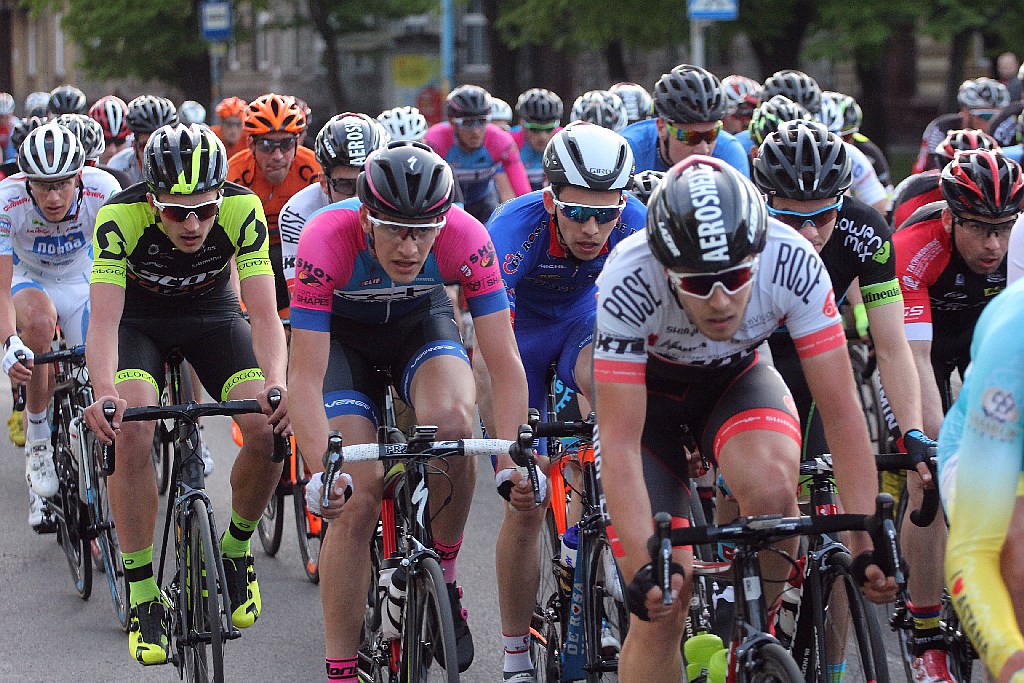 Kolarski peleton Grodów 2016 przemknął ulicami Legnicy