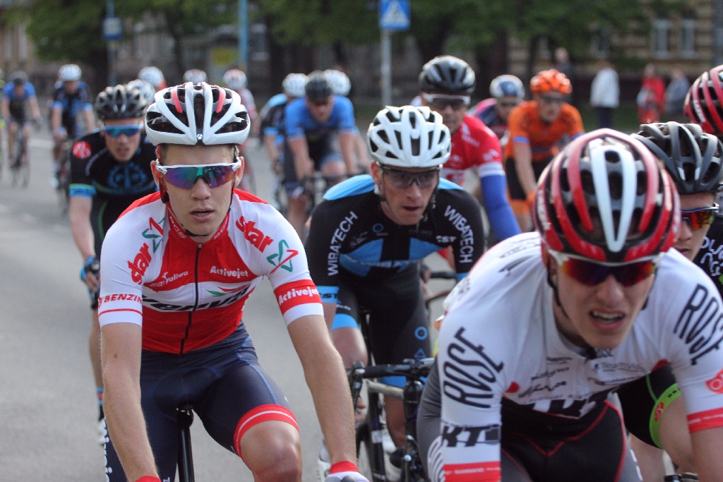Kolarski peleton Grodów 2016 przemknął ulicami Legnicy