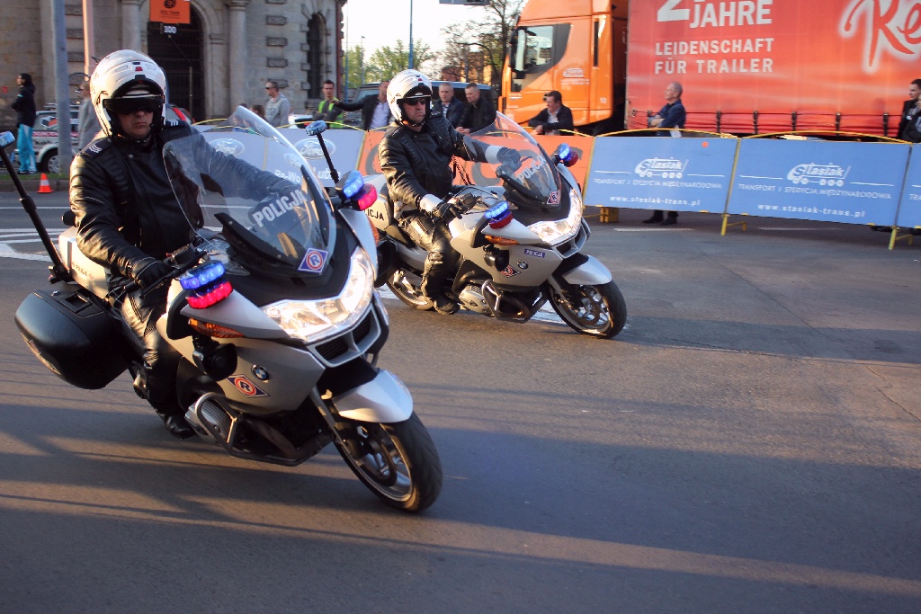 Kolarski peleton Grodów 2016 przemknął ulicami Legnicy